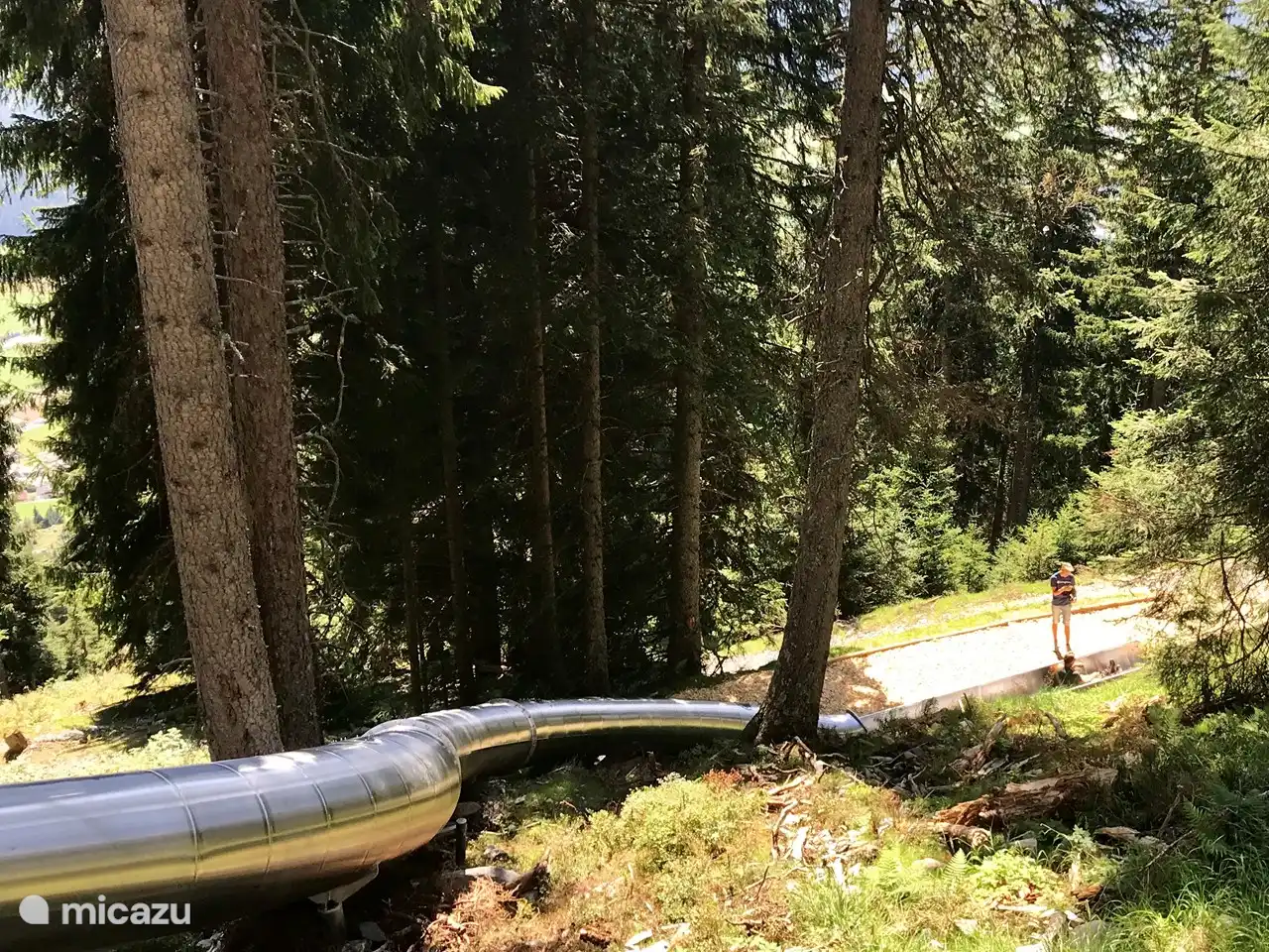 Die Rutschen sind wie die Skipisten farblich angeordnet; Blau für Anfänger, Rot für Fortgeschrittene und Schwarz für ein super Erlebnis!