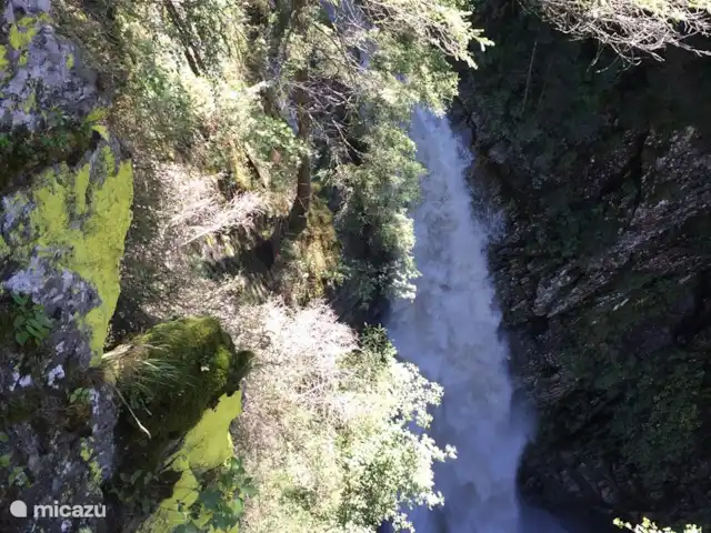 Résidence Neukirchen | Autriche, Salzburgerland, Neukirchen am Grossvenediger - appartement Dans l'Untersulzbachtal, belle cascade, que vous pouvez escalader / contourner. Après la cascade, il est possible de marcher encore plus loin dans la belle vallée.