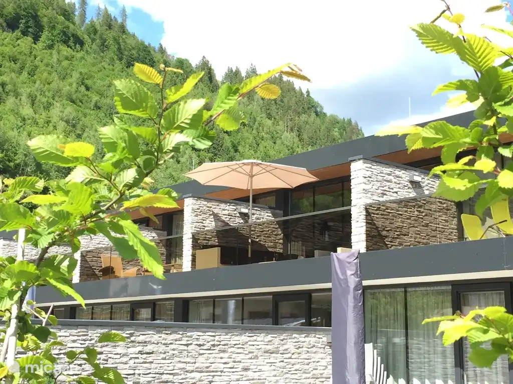 Die sonnige Terrasse befindet sich im Südwesten, von außen gesehen