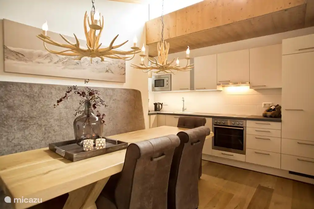 Essbereich mit offener Küche