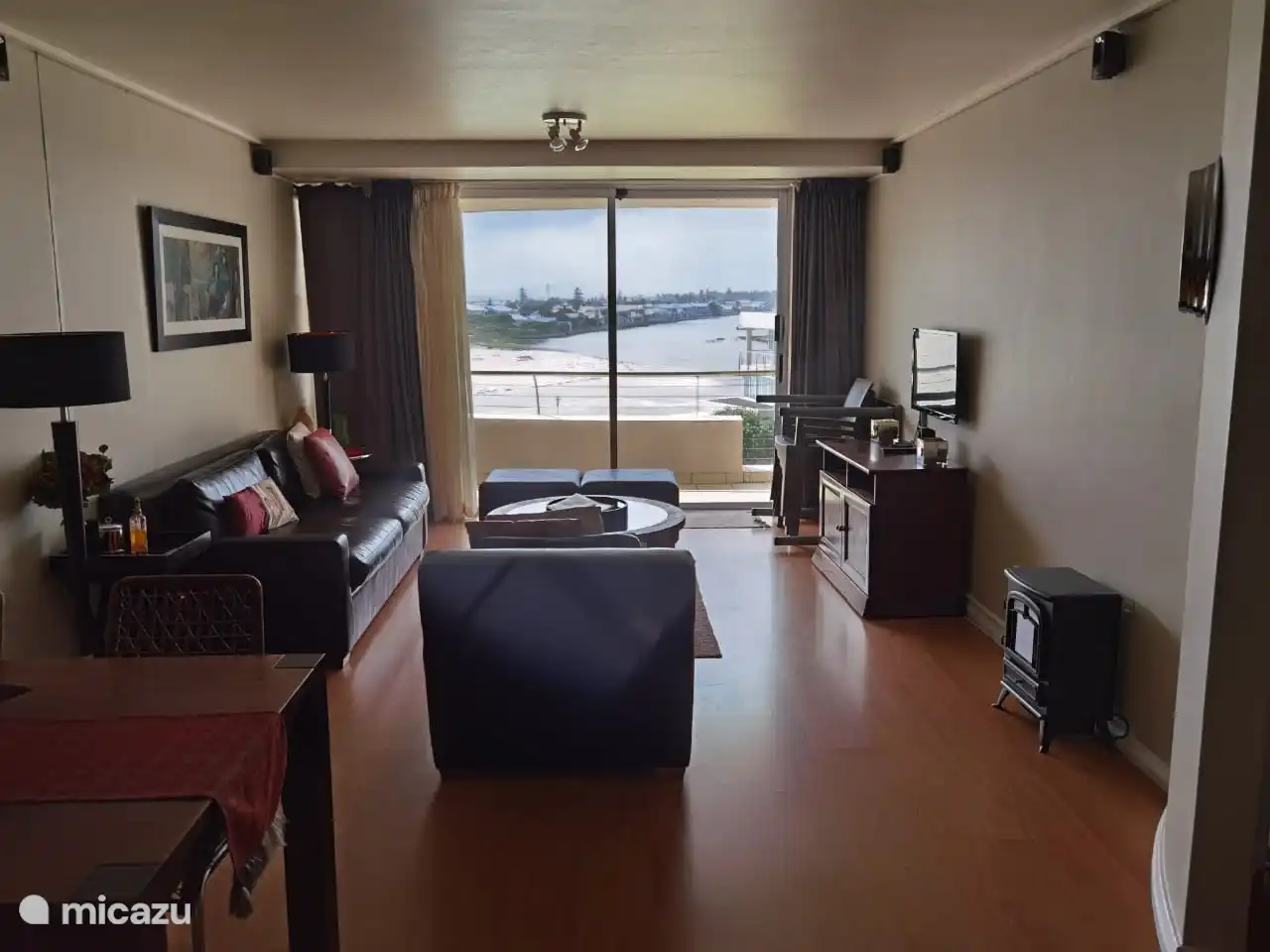 Wohnzimmerbereich vom Esszimmer übernommen.