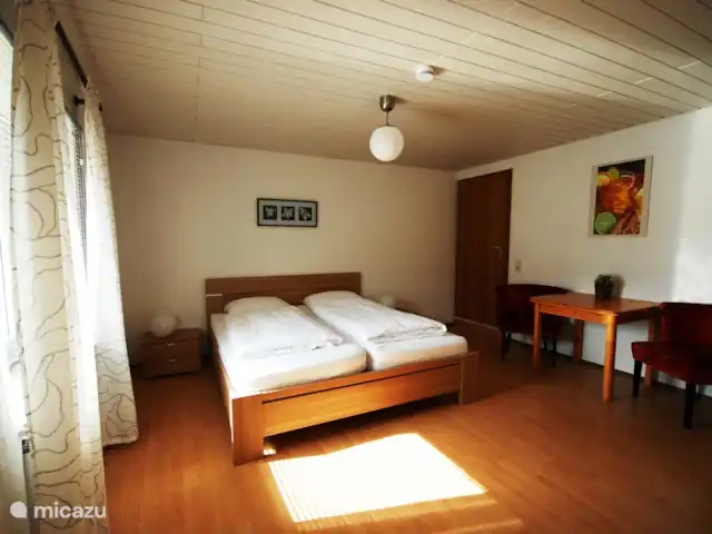 Ferienhaus Salm huren in Duitsland, Eifel, Salm - vakantiehuis Kamer 2, met 2 persoons bed.
Heeft eigen badkamer.