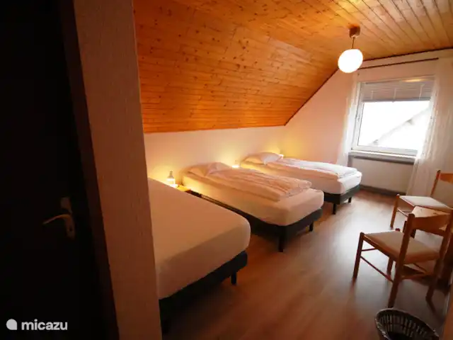 Ferienhaus Salm huren in Duitsland, Eifel, Salm - vakantiehuis Kamer 11 met 3 boxsprings.
Heeft eigen badkamer