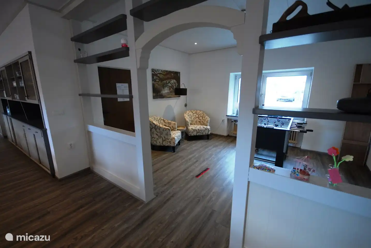 Spielecke.
Fußballspiel, 2 Jeu de Boule, Darts und Tiroler Rumbler Spiel