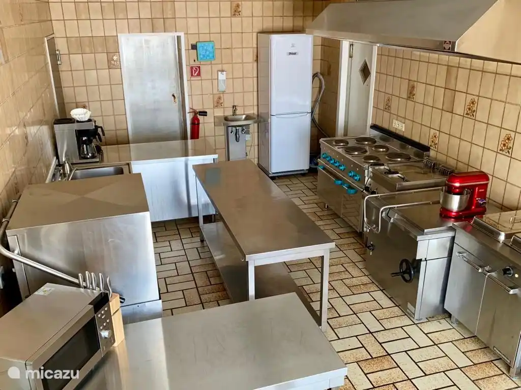 Überblick über unsere schöne geräumige Küche