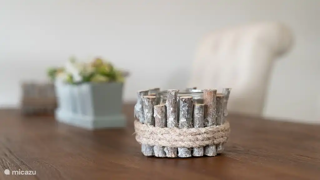 Maravilloso comedor para cuatro personas... Monopoly: &#161;aqu&#237; vamos!