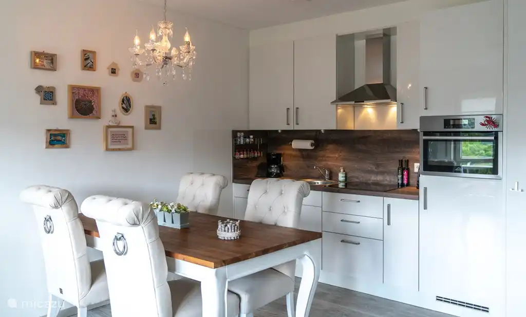 Desayuno junto con sabrosos bocadillos del horno.