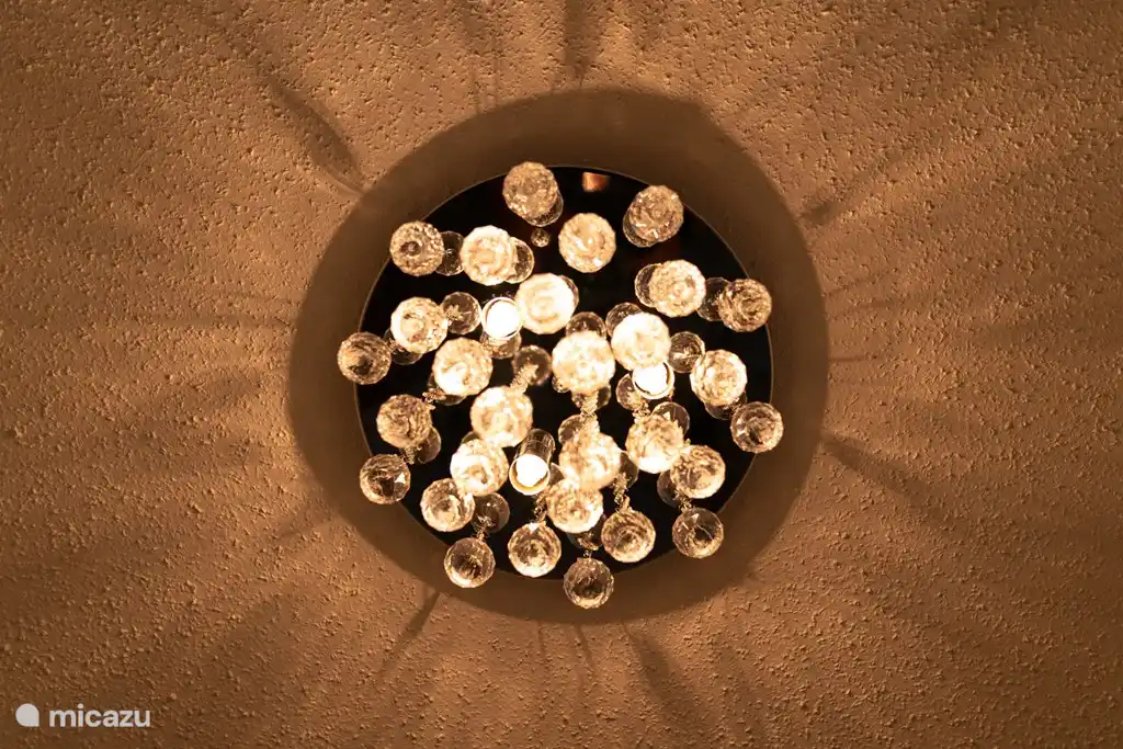 Iluminaci&#243;n ambiental en el dormitorio para una buena conversaci&#243;n o m&#225;s...