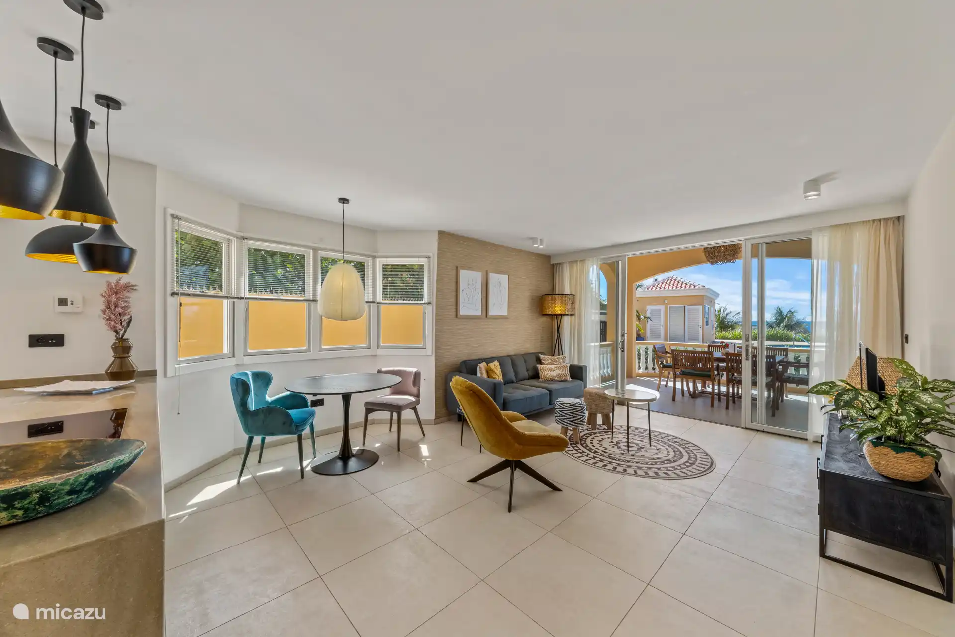 Die Villa ist mit hochwertigen Materialien und luxuriösen Annehmlichkeiten ausgestattet, um maximalen Komfort zu gewährleisten.