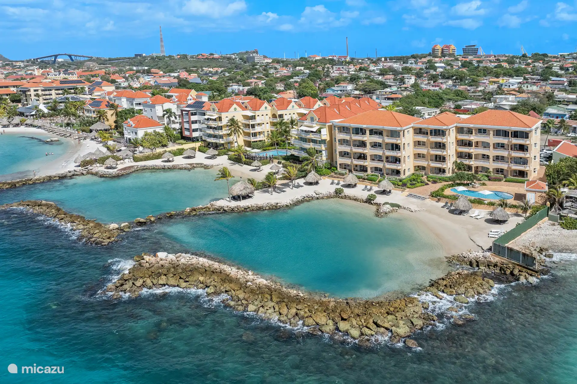 Zentral gelegen zwischen Willemstad und Mambo Strand.