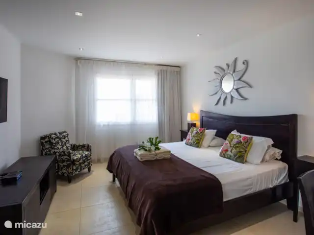 Le brin | 5 pers. appartement | Curaçao, Curaçao-Centre, Willemstad - appartement Chambre des maîtres avec salle de bain privée.
