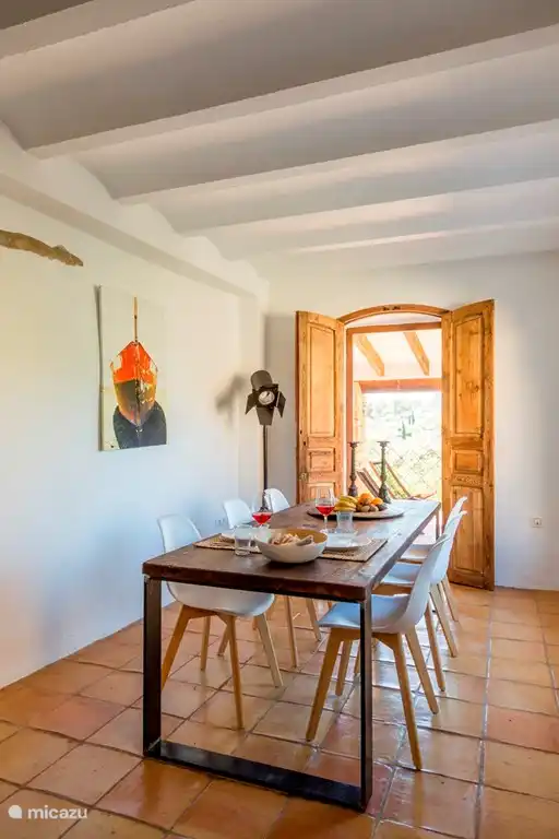 Esszimmer mit Esstisch