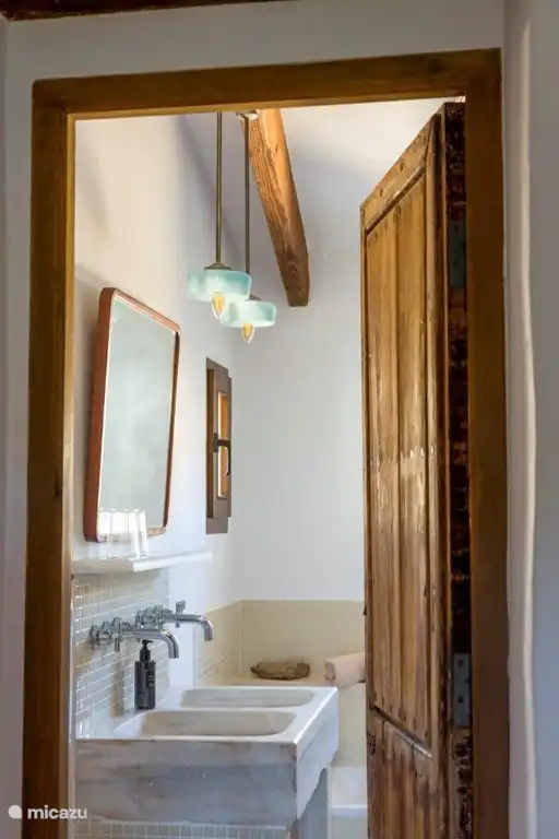 Tür zum Badezimmer im ersten Stock, vom Flur