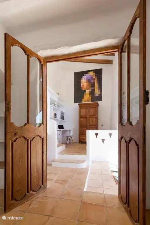 Flur und Bibliothek Wohnung vom Wohnzimmer aus gesehen