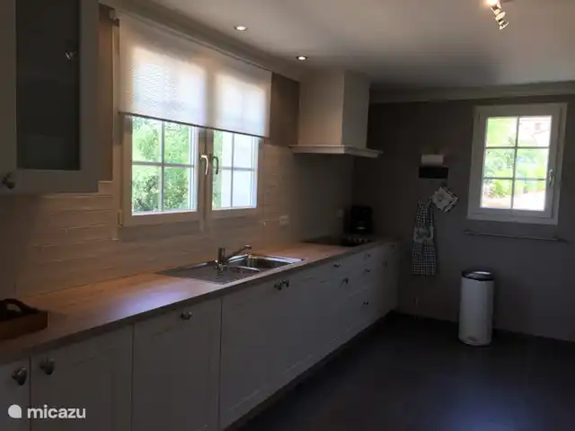 Le Mas de Vignal en Francia, Ardecha, Chambonas - villa cocina totalmente equipada