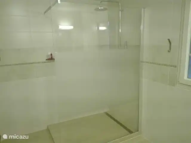 Le Mas de Vignal en Francia, Ardecha, Chambonas - villa caminar en la ducha