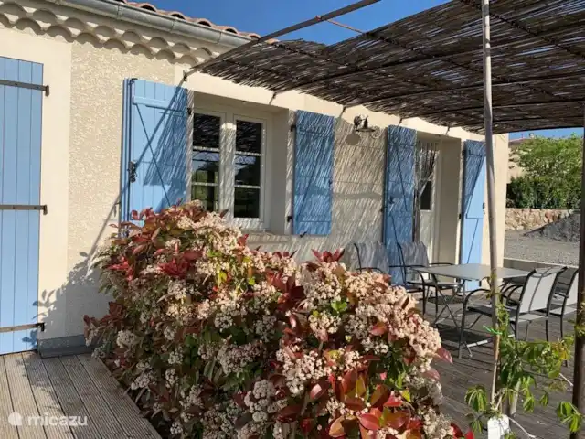 Le Mas de Vignal en Francia, Ardecha, Chambonas - villa terraza contigua a la casa rural