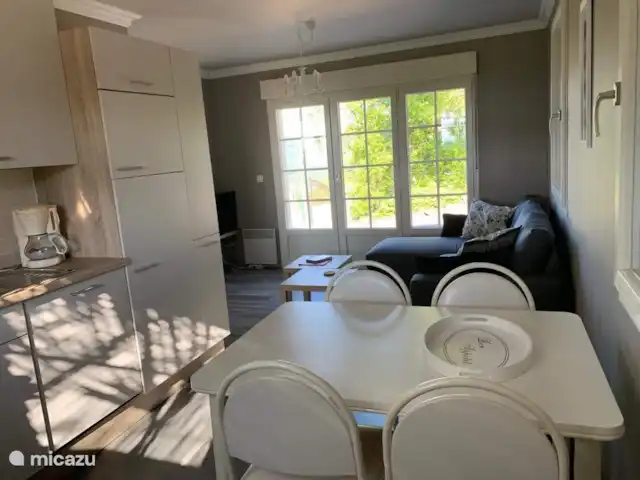 Le Mas de Vignal en Francia, Ardecha, Chambonas - villa la cocina se conecta a la casa rural de la esquina de TV