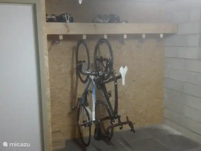 Le Mas de Vignal en Francia, Ardecha, Chambonas - villa cobertizo para bicicletas con llave