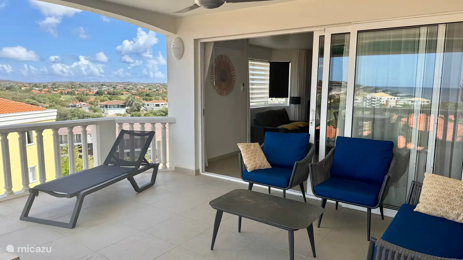 Terras met ligbed lounge set 