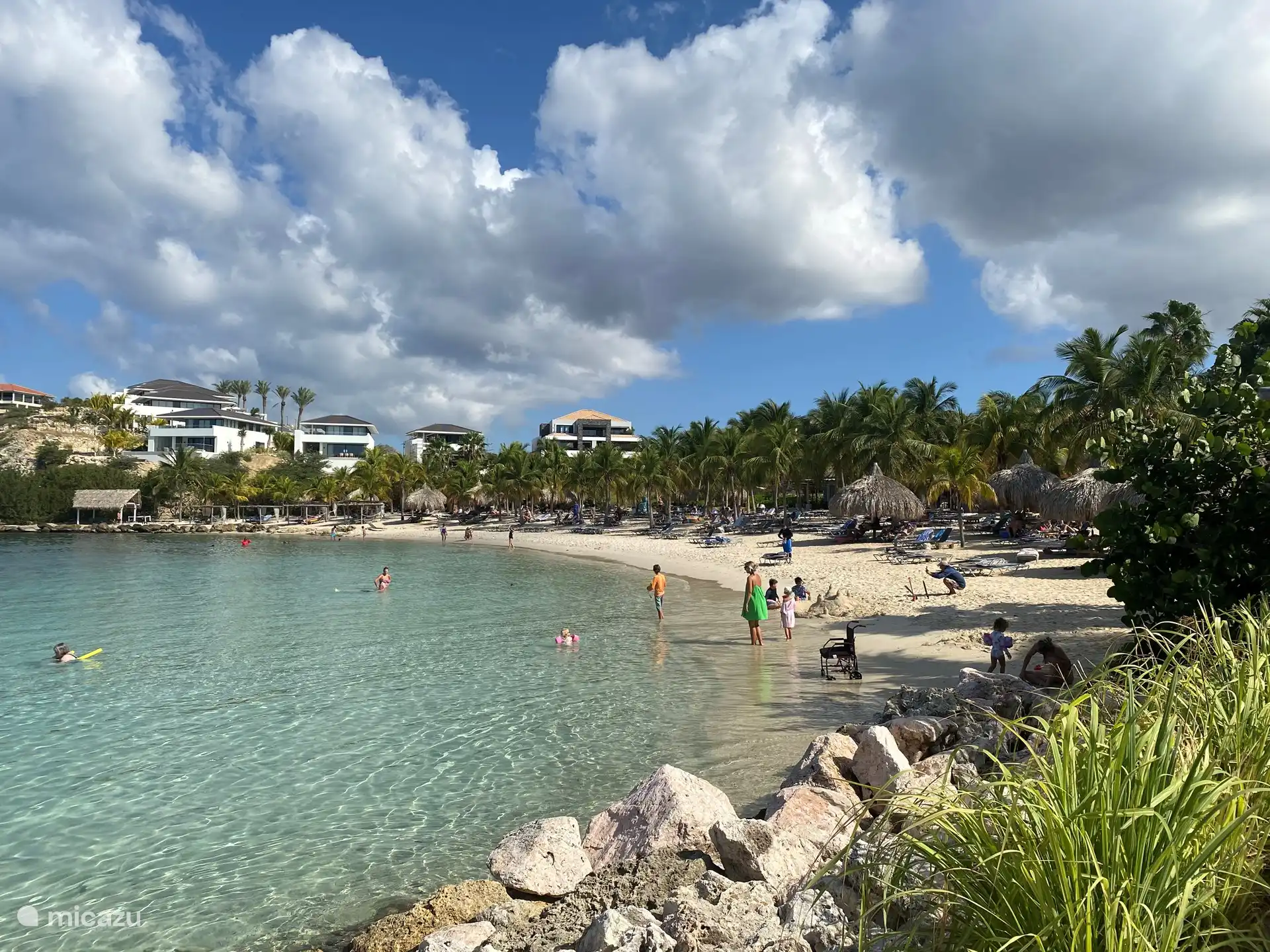 Beach with free entrance and free sunbeds 