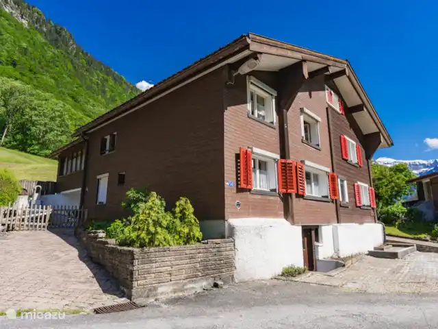 Glaernisch Blick | Suisse, Suisse orientale, Engi - maison de vacances Côté et avant de la maison de vacances
