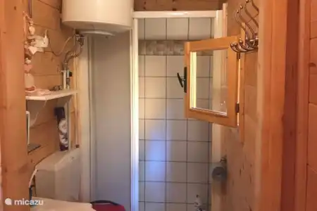 Vakantiehuis Italië, Italiaanse Meren, Porlezza chalet Chalet Luganomeer badkamer