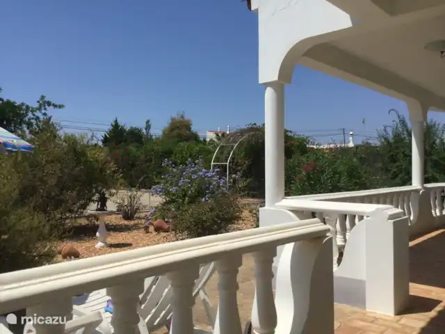 Villa Belo Romao en Portugal, Algarve, Moncarapacho - villa bonita vista del jardín delantero