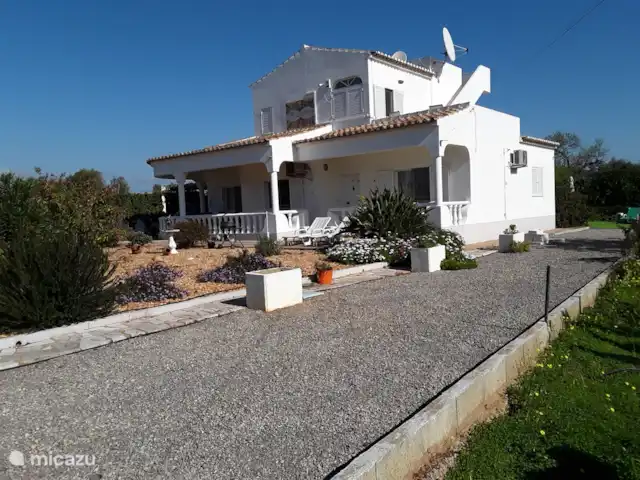 Villa Belo Romao en Portugal, Algarve, Moncarapacho - villa Vista desde el patio delantero