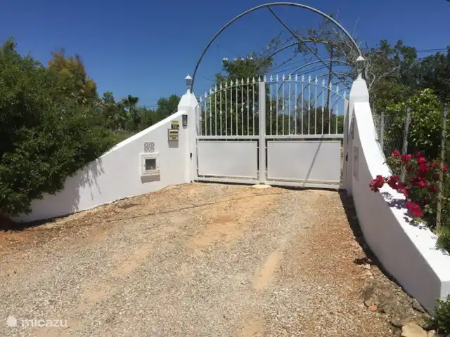 Villa Belo Romao en Portugal, Algarve, Moncarapacho - villa Puerta automática a la villa.