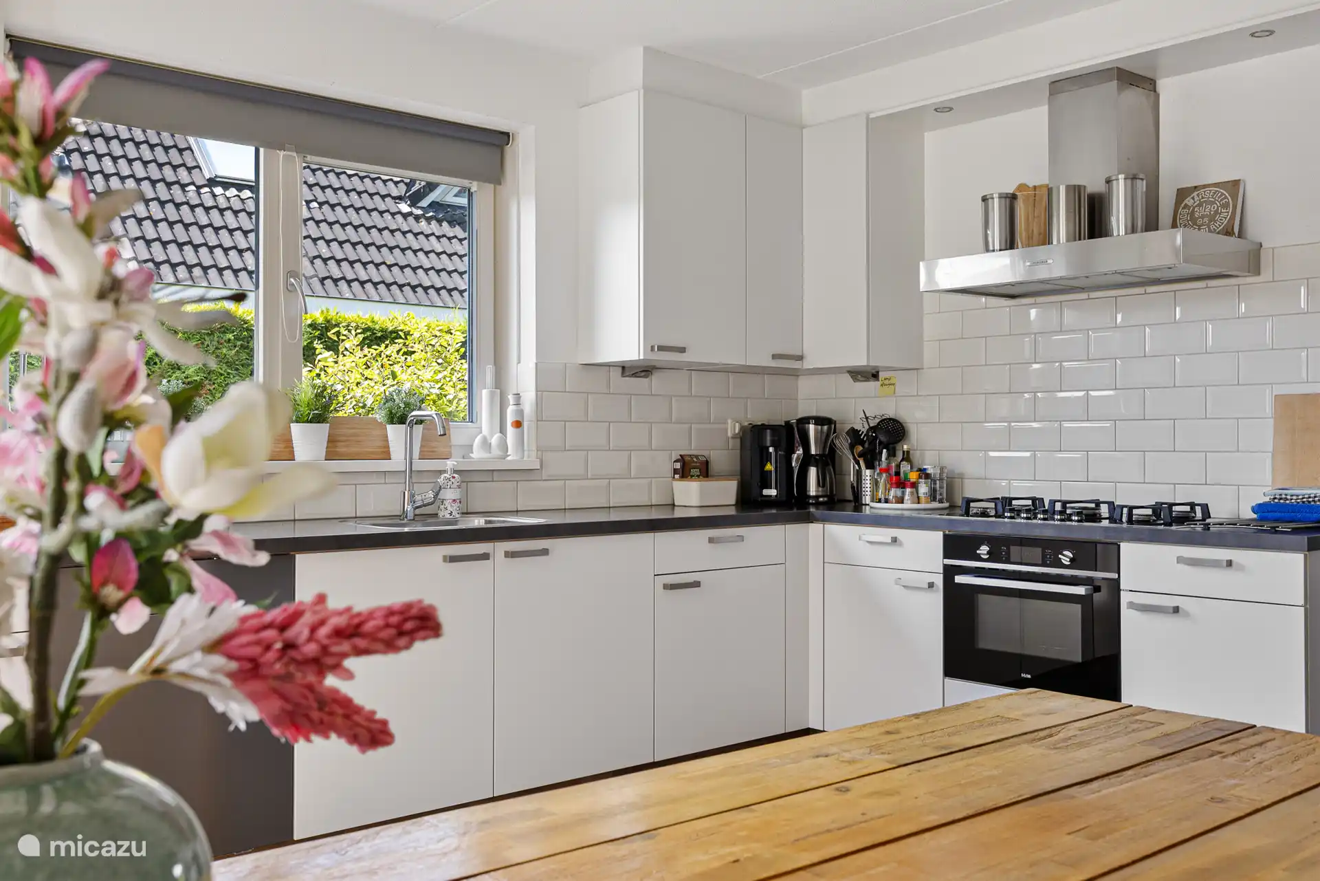 In the kitchen also a coffee machine for filter coffee, 5 burner gas stove and a combi oven / microwave