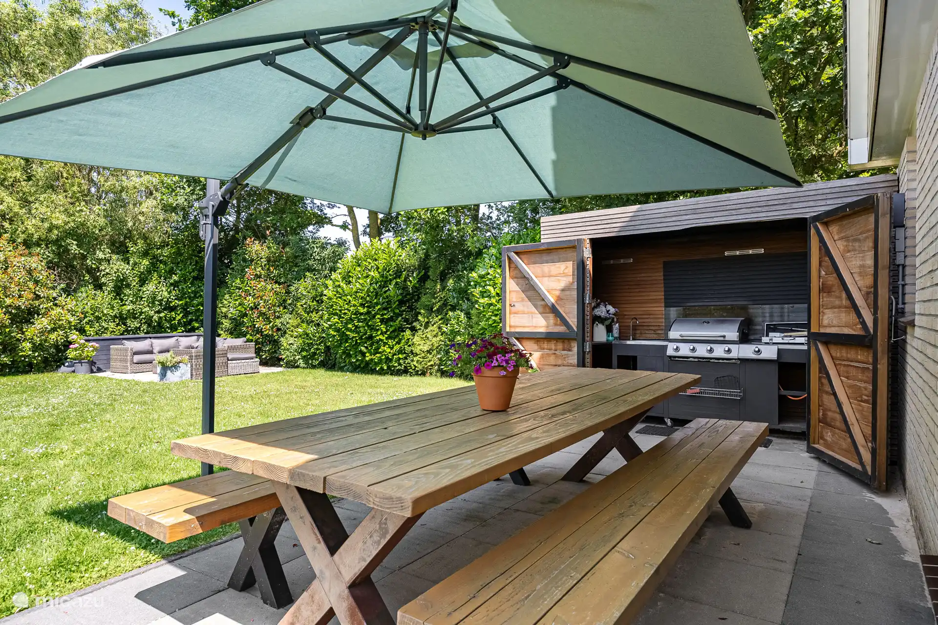 The outdoor kitchen/gas BBQ is at your disposal. Barbecue must be completely cleaned by you after use.