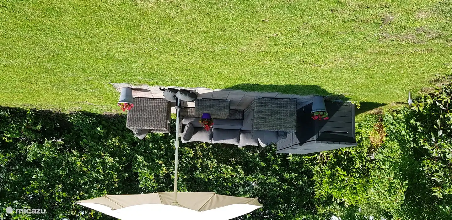 Lounge im hinteren Teil des Gartens.