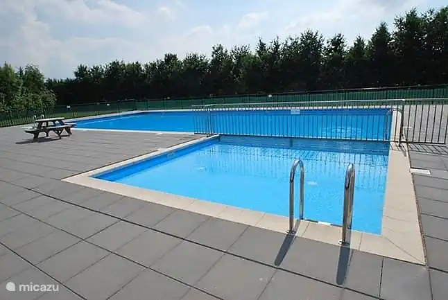 Gemeinschaftspool mit Kleinkinderbereich