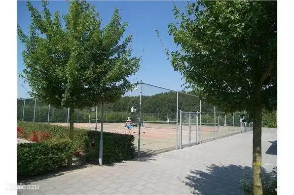 Allwetter-Tennisplätze