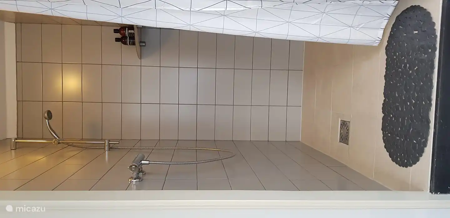 Separate Dusche im 1. Stock (Badezimmer 4)