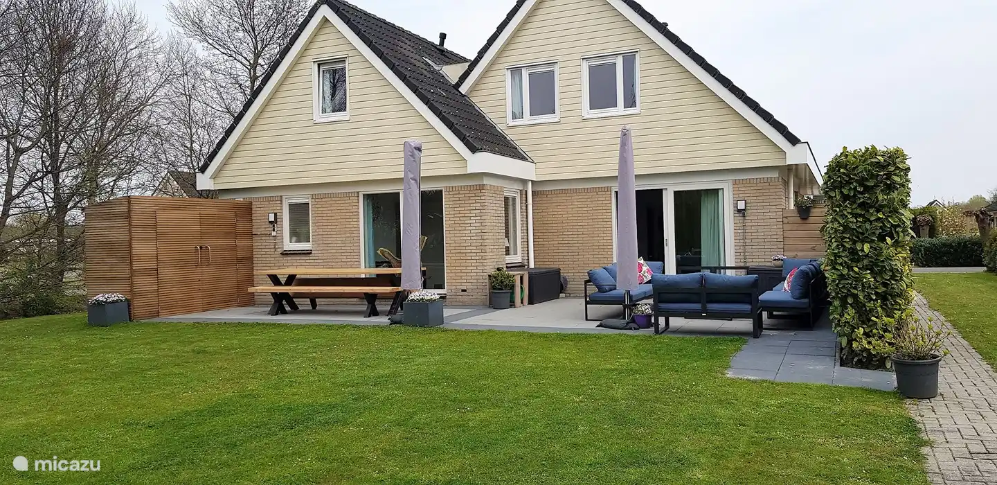 Terrasse mit Gasgrill