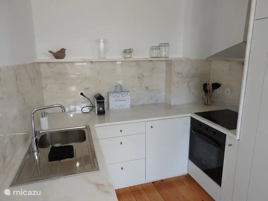 Voll ausgestattete Küche