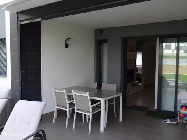 appartement huren in Spanje, Costa Blanca, Torrevieja – Casa Los Altos Eetplaats achterzijde terras.
