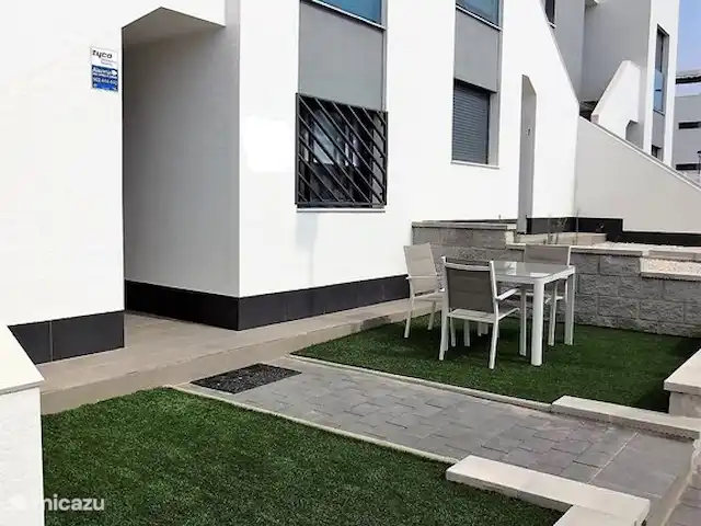 appartement huren in Spanje, Costa Blanca, Torrevieja – Casa Los Altos Voorzijde terras + eetgedeelte