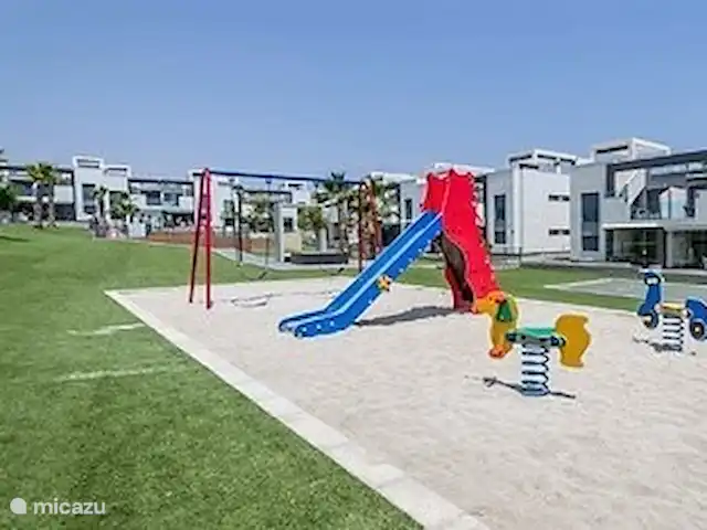 appartement huren in Spanje, Costa Blanca, Torrevieja – Casa Los Altos Speeltuin en petanque
