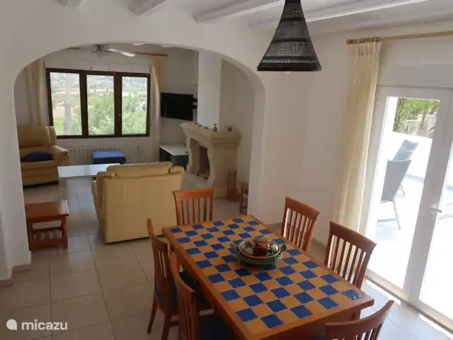 Location de Vacances Espagne, Costa Blanca, Jalón, villa - Maison Solvino Salon à l'étage avec porte patio donnant sur grande terrasse