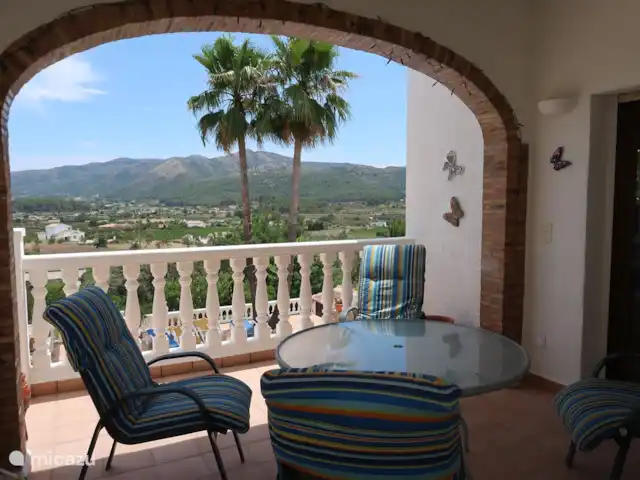 Location de Vacances Espagne, Costa Blanca, Jalón, villa - Maison Solvino Terrasse couverte avec belle vue sur la vallée du Jalon