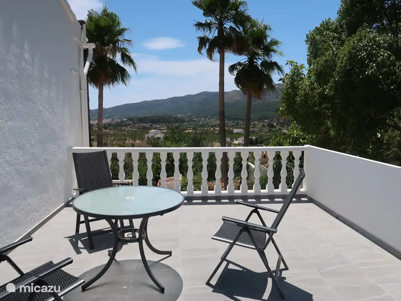 Gro&#223;e Terrasse mit sch&#246;ner Aussicht