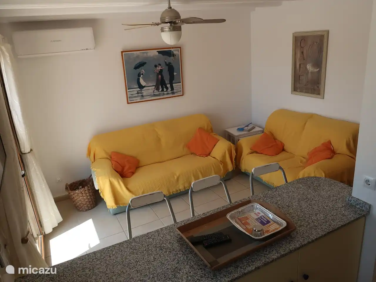 Unten Wohnzimmer mit Klimaanlage