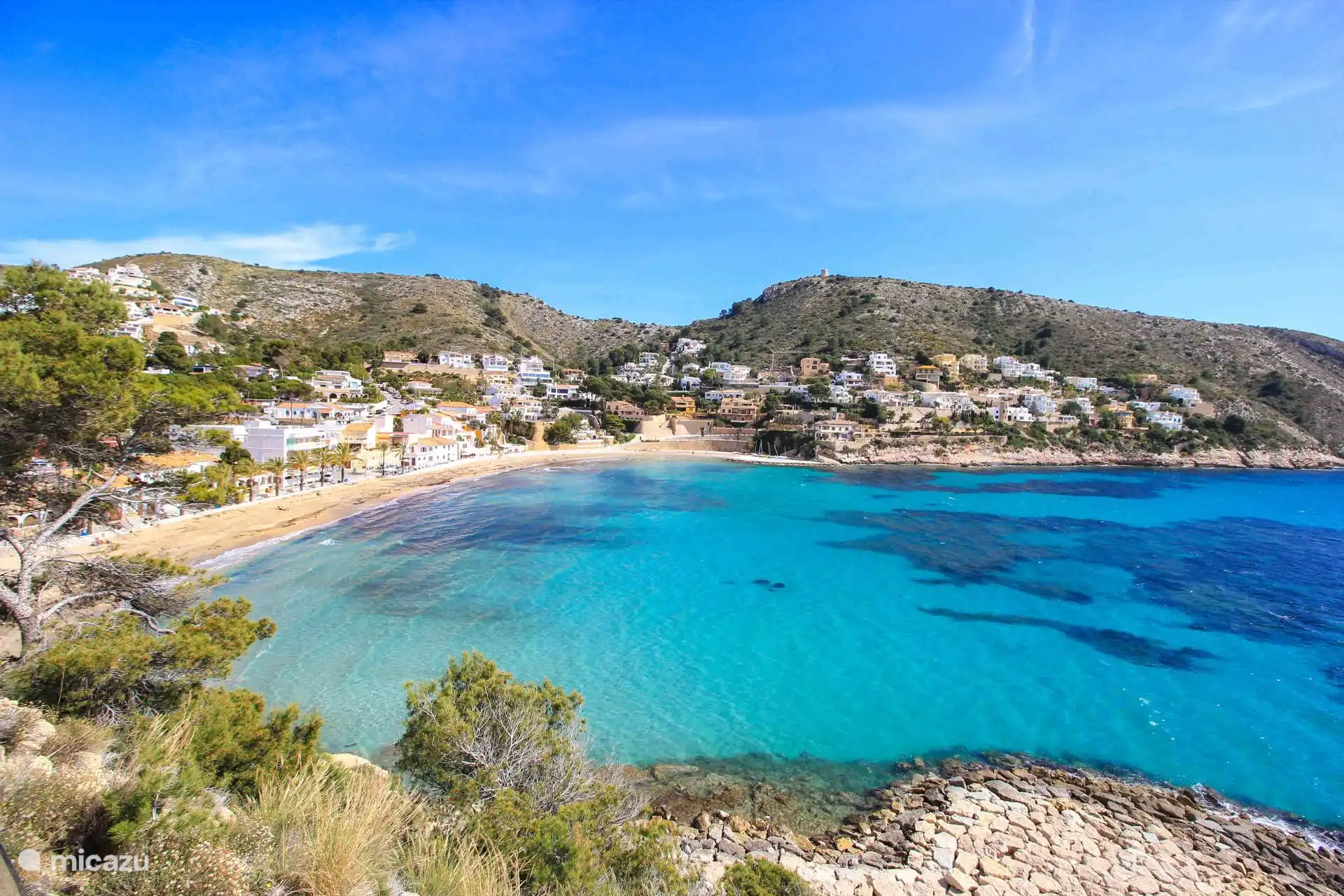 the beach in the bay of El Portet 5 minutes from our holiday home