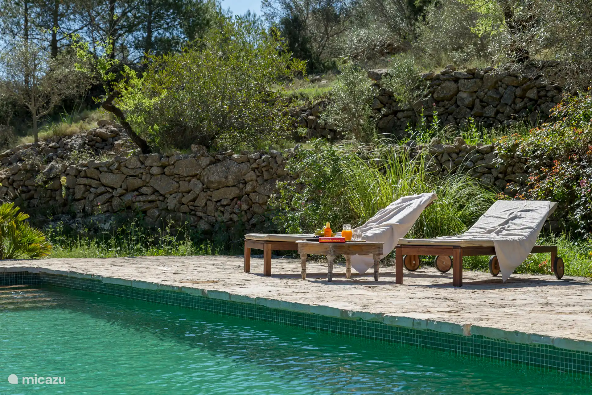 Entspannen Sie sich am Pool