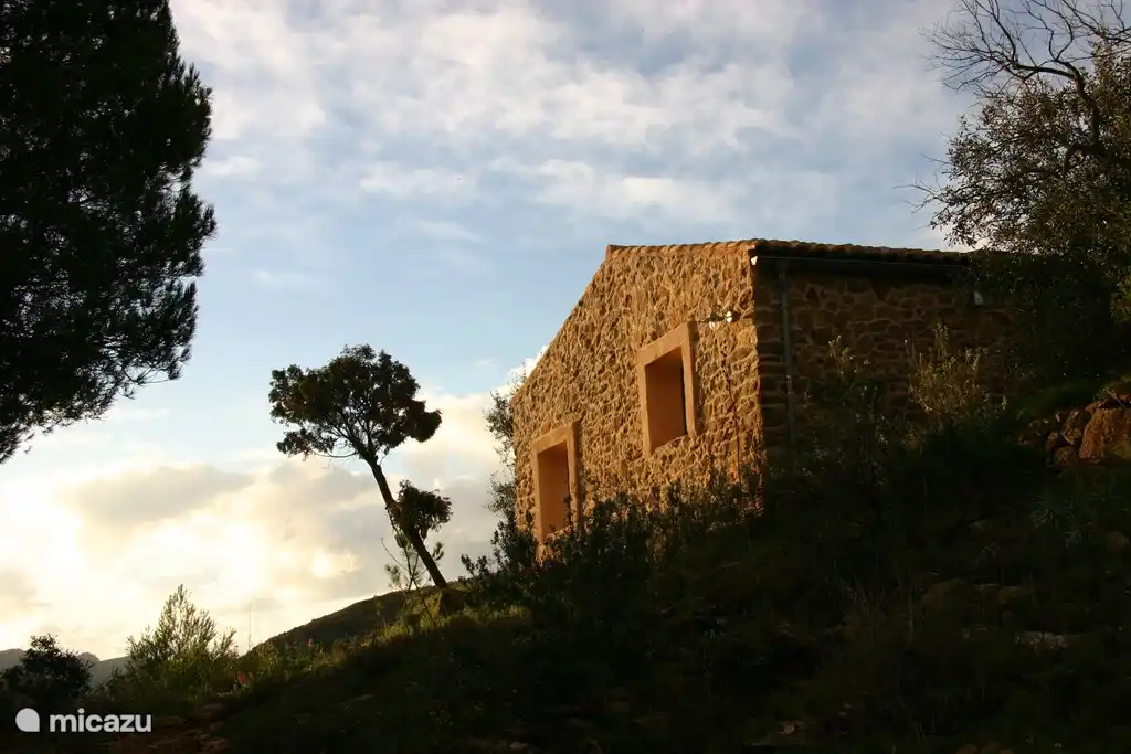 Rückwand von La Ruina in der Abendsonne