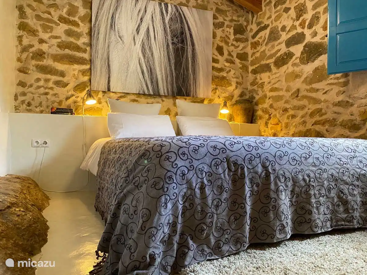 Das Schlafzimmer des Naturhauses La Ruina