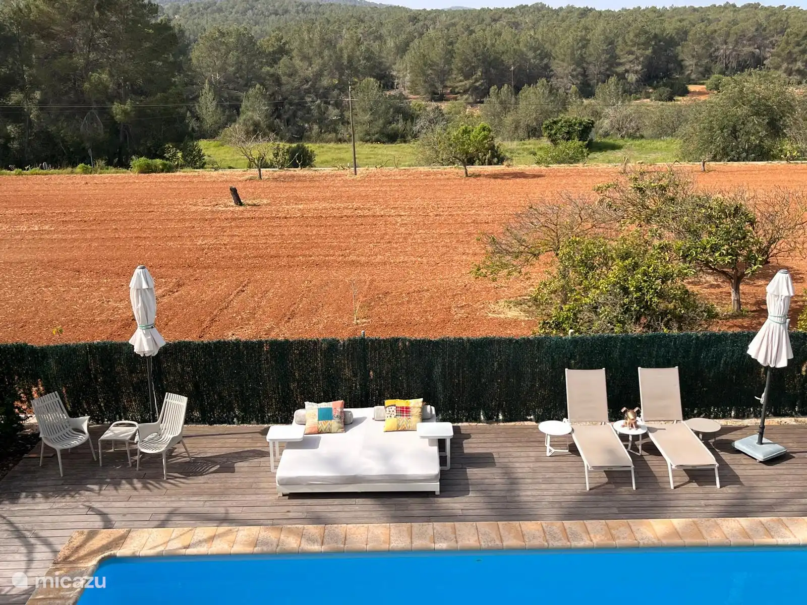 zwembad vanaf balkon
